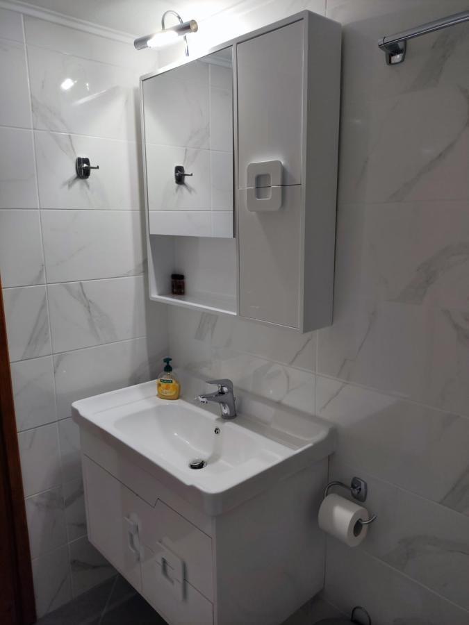 Paraschou Apartment *