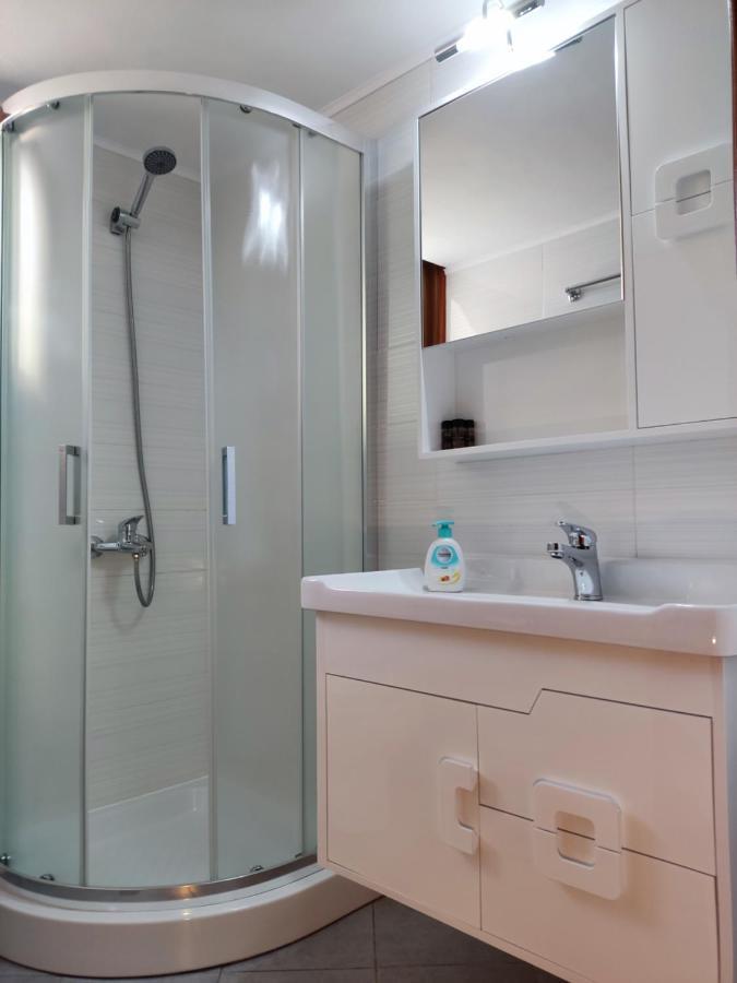 Paraschou Apartment *